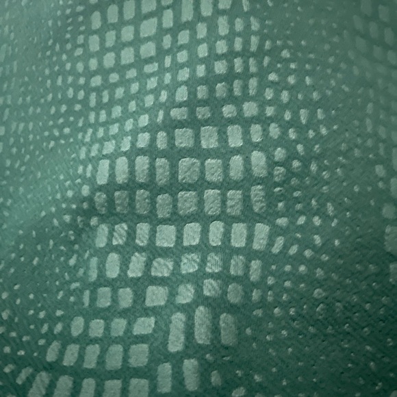 Pretty Little Thing Green Croc Print Mini Skirt with Tag size 0 - Picture 3 of 3